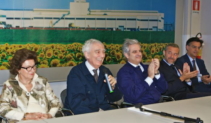 Borse di Studio Arvedi - Da sinistra, Luciana Buschini, Giovanni Arvedi, Mario Caldonazzo, Massimiliano Sacco, Mario Vergna