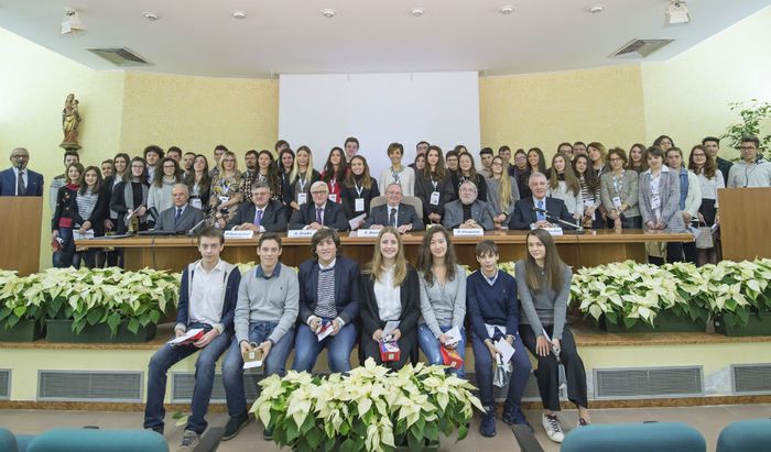 Gli studenti premiati con le borse di studio del Credito Padano