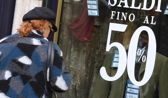 Primo giorno di saldi invernali

SALDI INVERNALI