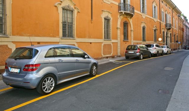 CREMONA CENTRO STORICO ZTL AUTO IN SOSTA