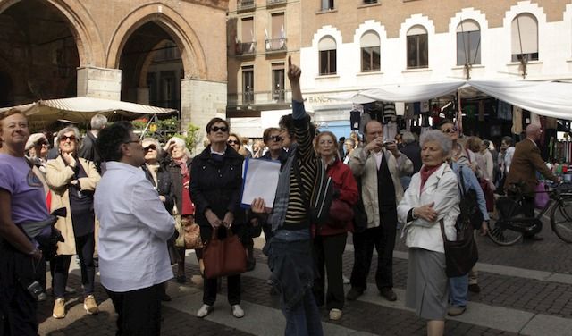 Turisti in Piazza Duomo