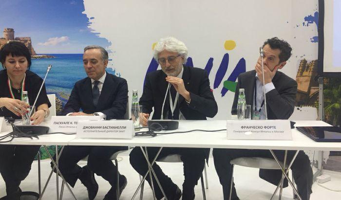 Secondo da sinistra l'Ambasciatore italiano a Mosca e il terzo il direttore esecutivo ENIT Giovanni Bastianelli