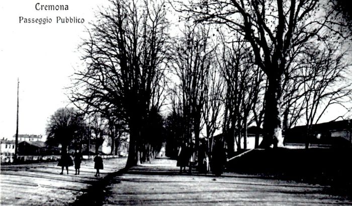 Passeggio pubblico davanti a via S.Antonio del fuoco, 1912