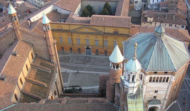Uno scorcio dall'alto di Piazza Duomo a Cremona