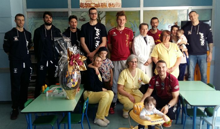 I giocatori della Juvi in visita in Pediatria