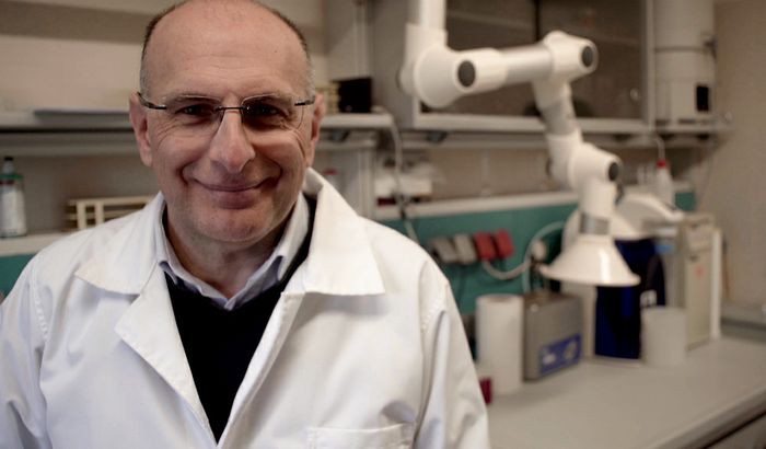 Paolo Vicentini presso il laboratori oanalisi di Padania Acque