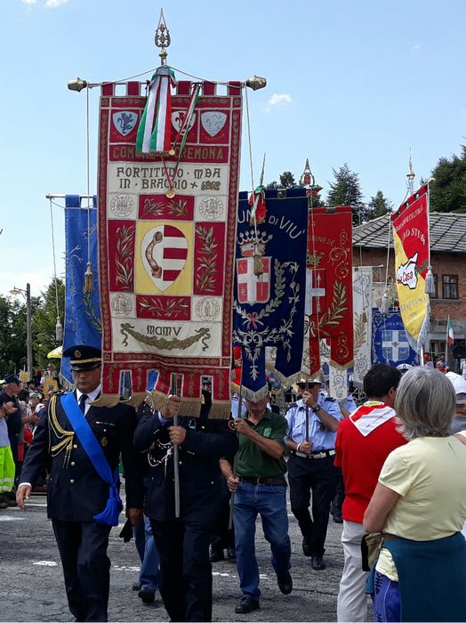Colle del lys 3 - Il gonfalone