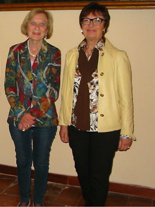 A sinistra, Lucia Zanotti