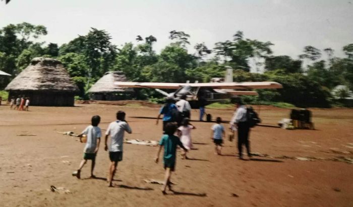 L'Avioneta, il piccolo aereo che collega i villaggi