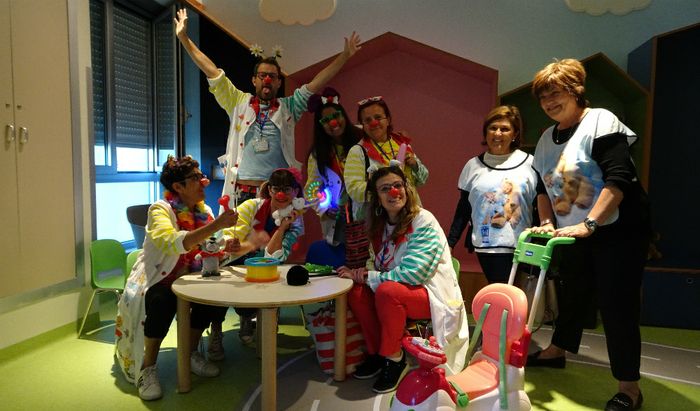Pronto Soccorso Pediatrico - I clown di 'Dal naso al cuore' con le volontarie ABIO