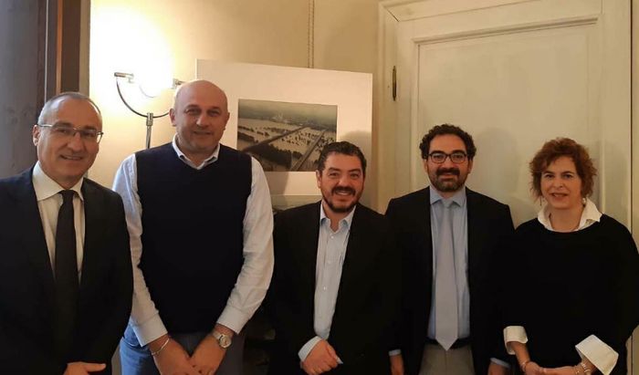 Da sinistra Fabrizio Scuri (presidente Centro Padane), Rosolino Azzali (vicepresidente Provincia Cremona), Samuele Alghisi (presidente Provincia Brescia), Andrea Daconto (Cda Centro Padane) e Bruna Gozzi (Cda Centro Padane).