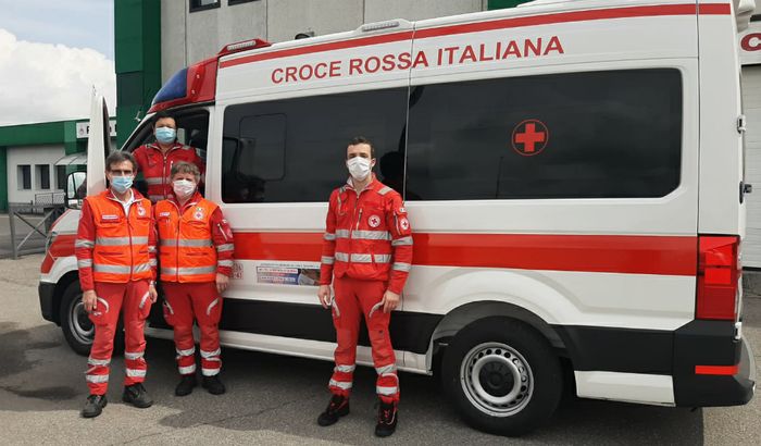Nuova ambulanza donata alla Croce Rossa di Crema dall'associazione Uniti per la provincia di Cremona