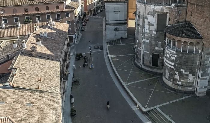 A Viso Aperto: Cremona deserta
