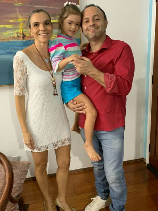 Alfonso Avallone con la moglie e la figlia