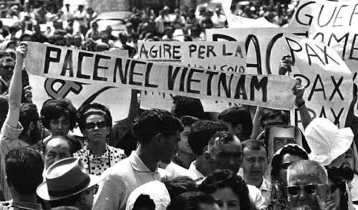 Manifestazioni piazza '68 - Guerra Vietnam