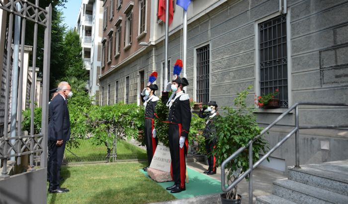 ARMA DEI CARABINIERI - 207° ANNIVERSARIO - DAVANTI AL MONUMENTO DEDICATO AI CARABINIERI CADUTI