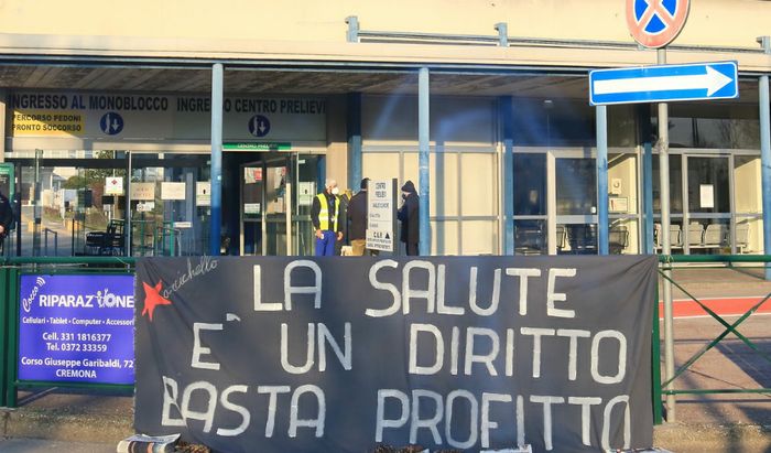 La protesta contro i cambienti di Area Donna