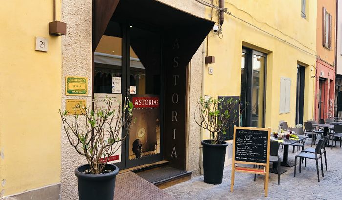 L'ingresso dell'albergo ASTORIA, a Cremona