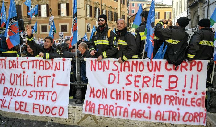 Proteste vigili del fuoco