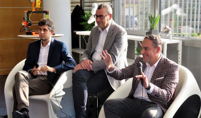VHIT OFFANENGO microfono in mano Maik Lazzara e poi gli altri relatori