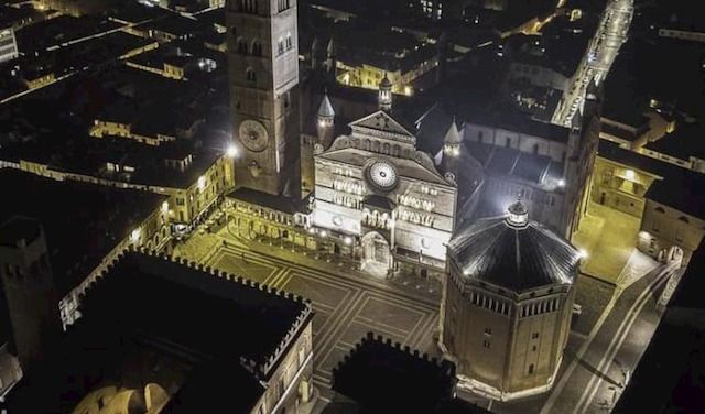 CREMONA PIAZZA DUOMO

