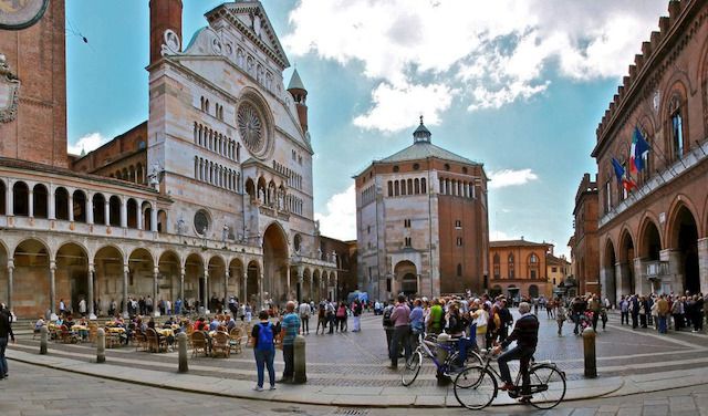 PIAZZA DEL DUOMO CATTEDRALE BATTISTERO 