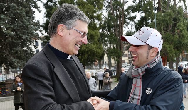 Enrico Trevisi con un fedele

