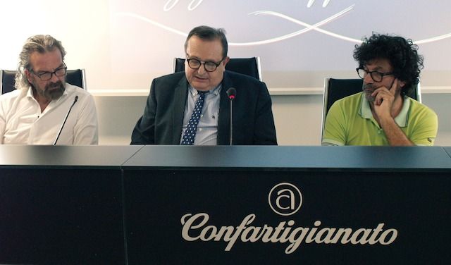 L tavolo della presidenza con Trabucchi, Rivoltini e Gaimarri