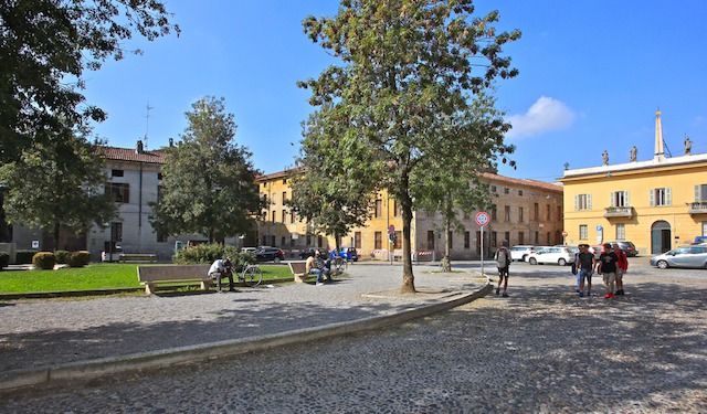 CO9A8255

PIAZZA LODI BETTY POLI