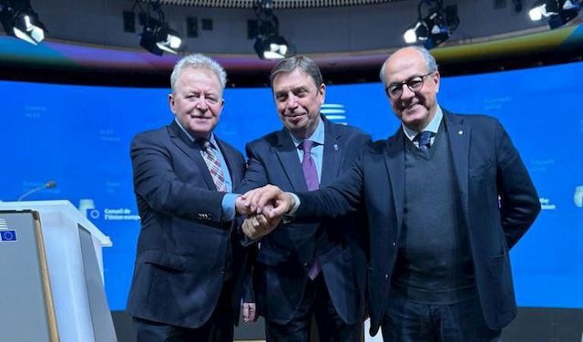Janusz Wojciechowski Commissario EU Agricoltura- Luis Planas
Ministro dell'agricoltura, della pesca e dell'alimentazione della Spagna - Paolo De Castro MEP Gruppo Socialisti e Democratici