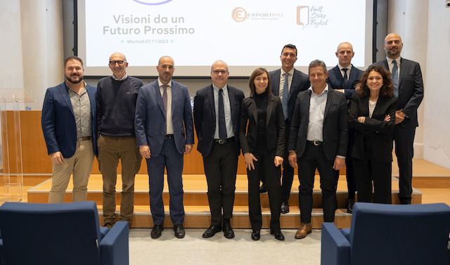 I relatori in presenza del PMI FORUM 2023, da sinistra Andrea Ferrari, Andrea Mattioli, Stefano Retrosi Fabio Antoldi Giovanna Mancini Gianluca Calvani Marina Forte Seconda fila in alto da sinistra:
Mauro Iacobuzio
Andrea Mazzini
Fabio Casu
