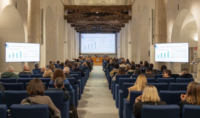 L'Aula Magna dell'Università Cattolica gremita da aziende e studenti