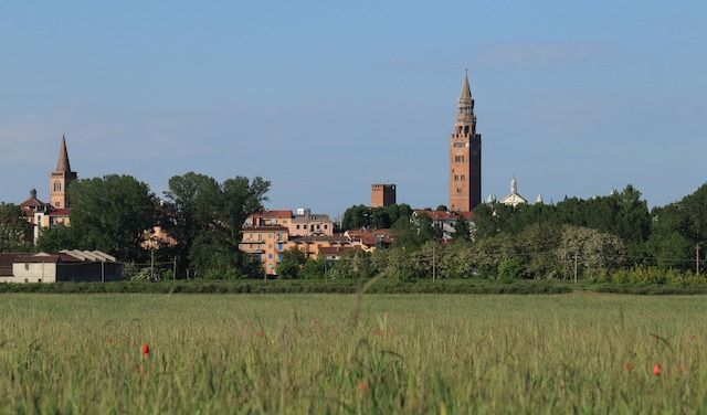 Cremona, vista dalla sua campagna

