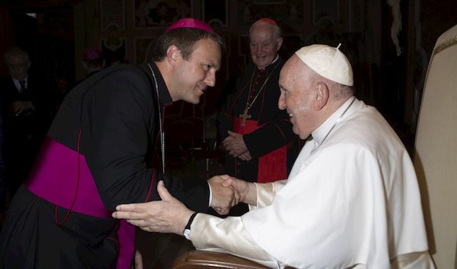 Image

VESCOVO DI KIEV CON IL PAPA
