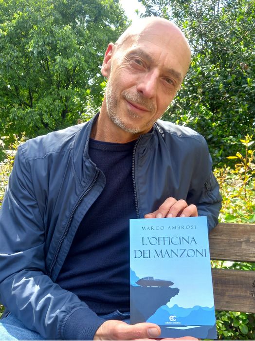 Marco Ambrosi con il suo libro
