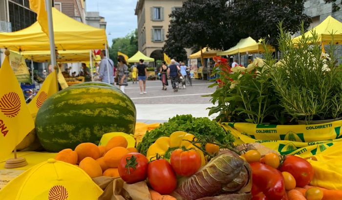 Campagna Amica in piazza stradivari