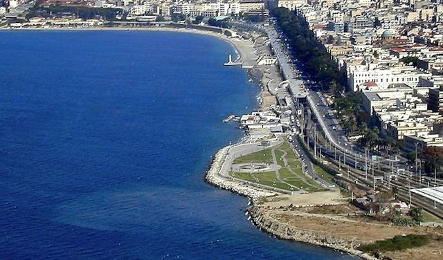 Reggio_calabria_veduta_del_lungomare_dall'alto

