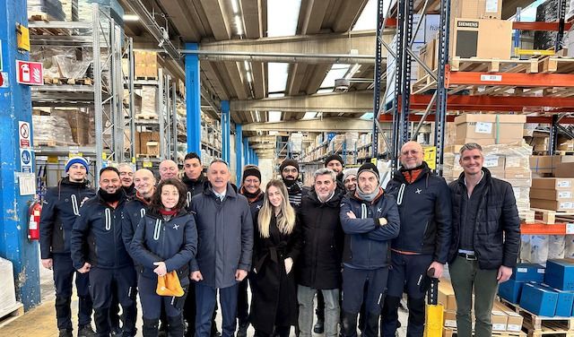 Parte del team del magazzino di Azzano San Paolo