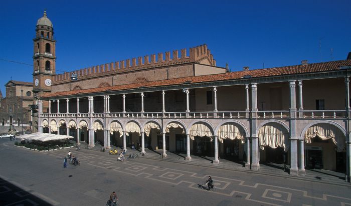 Faenza, Piazza del Popolo