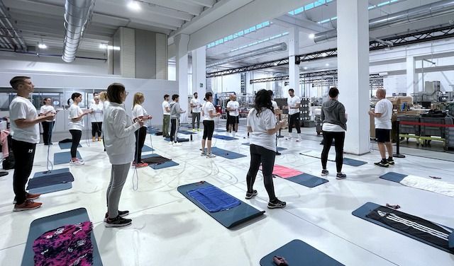 Il momento della ginnastica per i dipendenti di Wonder