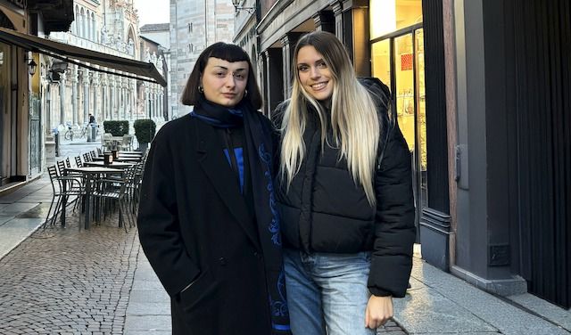 Alice Mattarozzi e Deborah Cortelazzi, promotrici della mostra fotografica negli spazi dell'ex Borsino, in collaborazione con l'Associazione Artisti Cremonesi