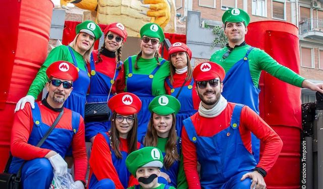 Il carro a tema Super Mario, a Cicognara, nel 2024