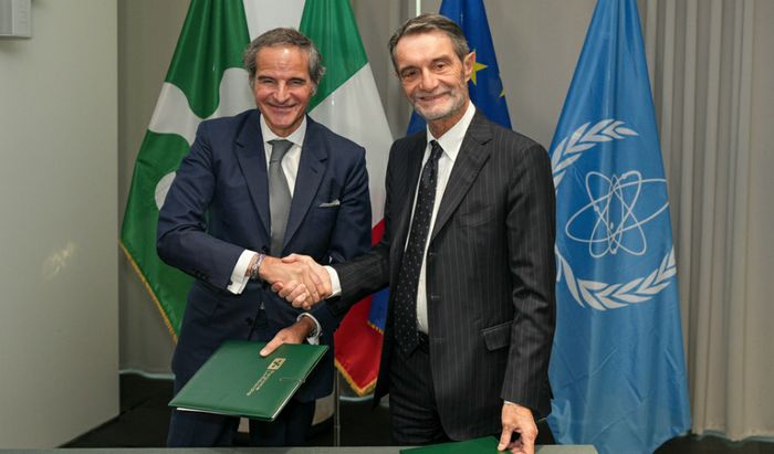 Rafael Mariano Grossi e Attilio Fontana 