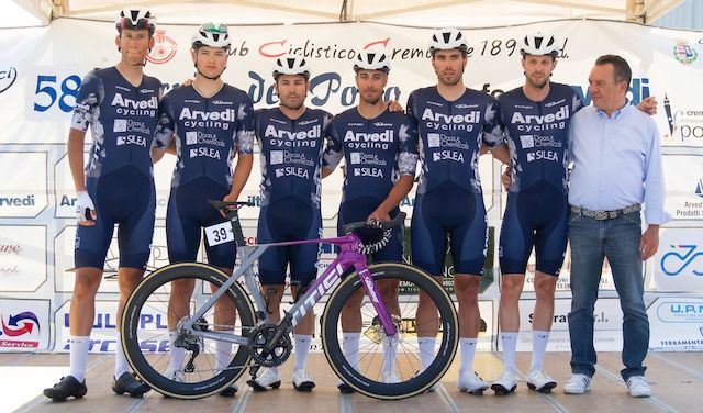 La squadra Arvedi Cycling