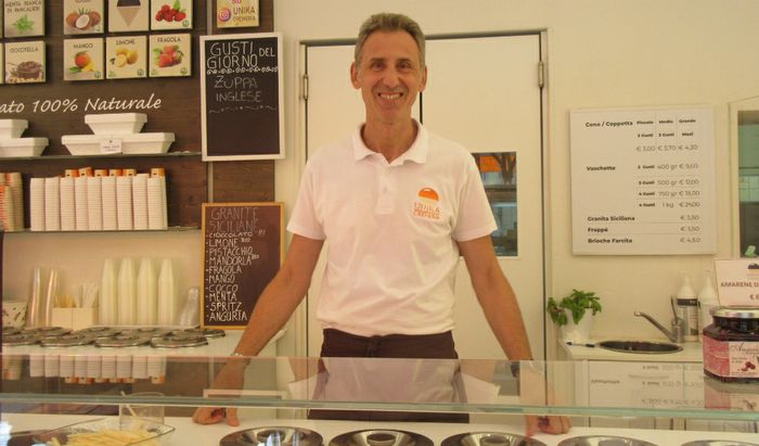 Giovanni Ventura nella sua gelateria